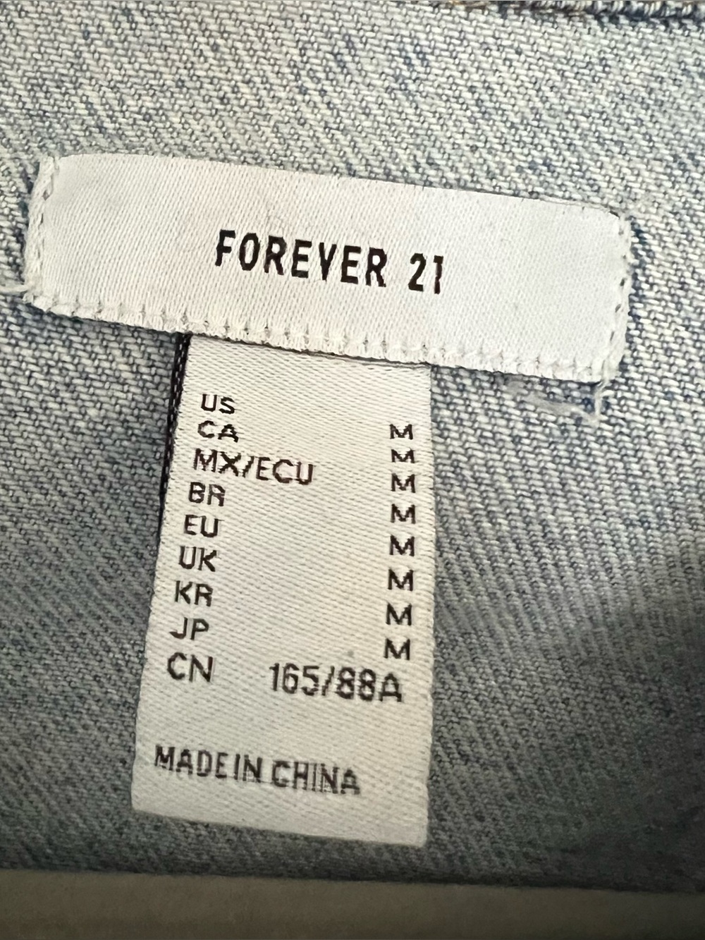 Forever 21 cropped jean jacket light wash embellished rhinestone size medium - Picture 6 of 11